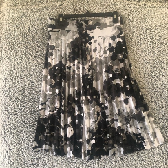 Vintage Women’s Mid length Skirt Size  M in Excellent Used Condition - Picture 1 of 4